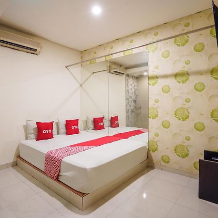 Super Oyo Capital O 92633 Spring Hotel Gubeng Surabaya Bagian luar foto