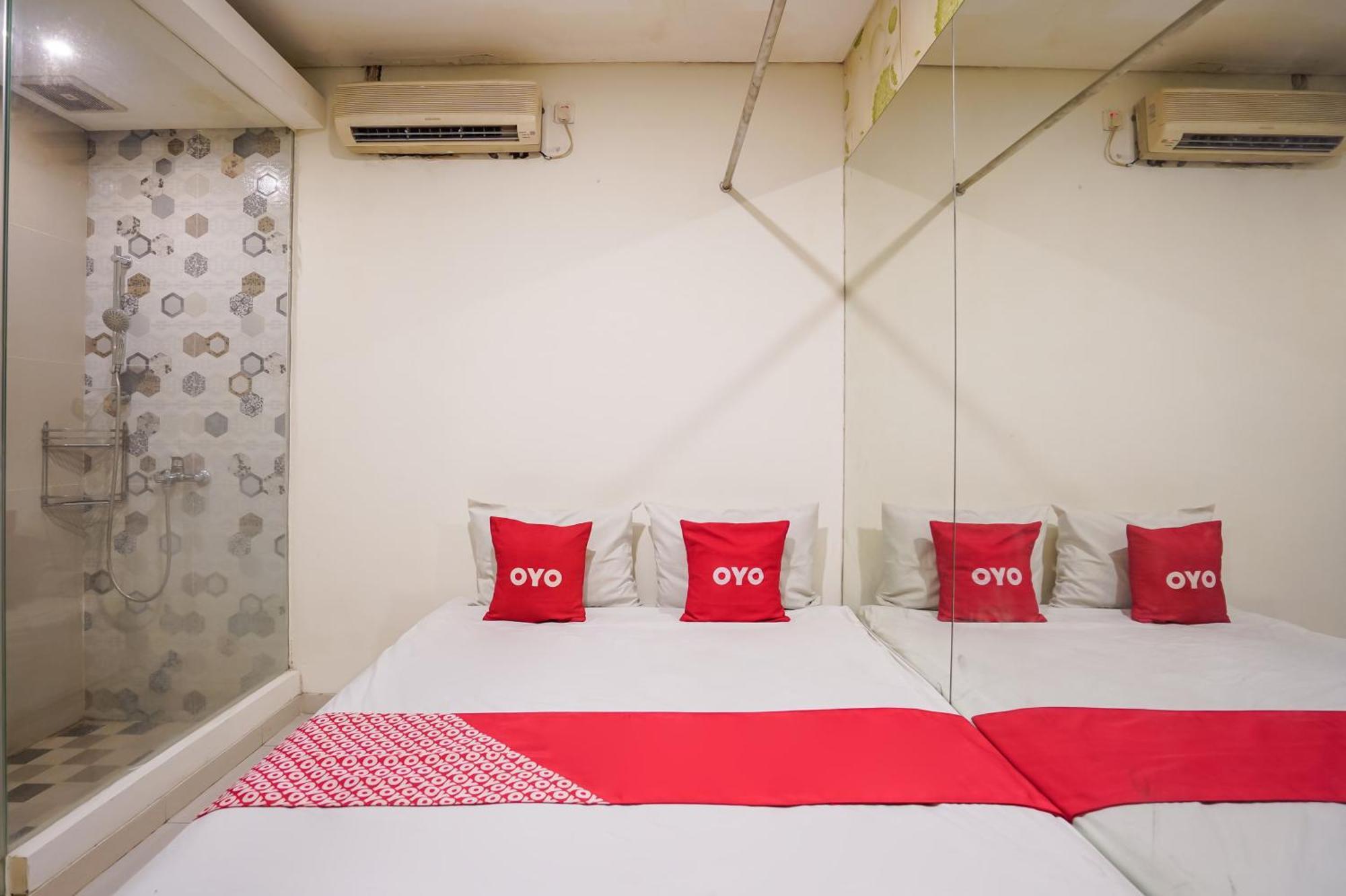 Super Oyo Capital O 92633 Spring Hotel Gubeng Surabaya Bagian luar foto