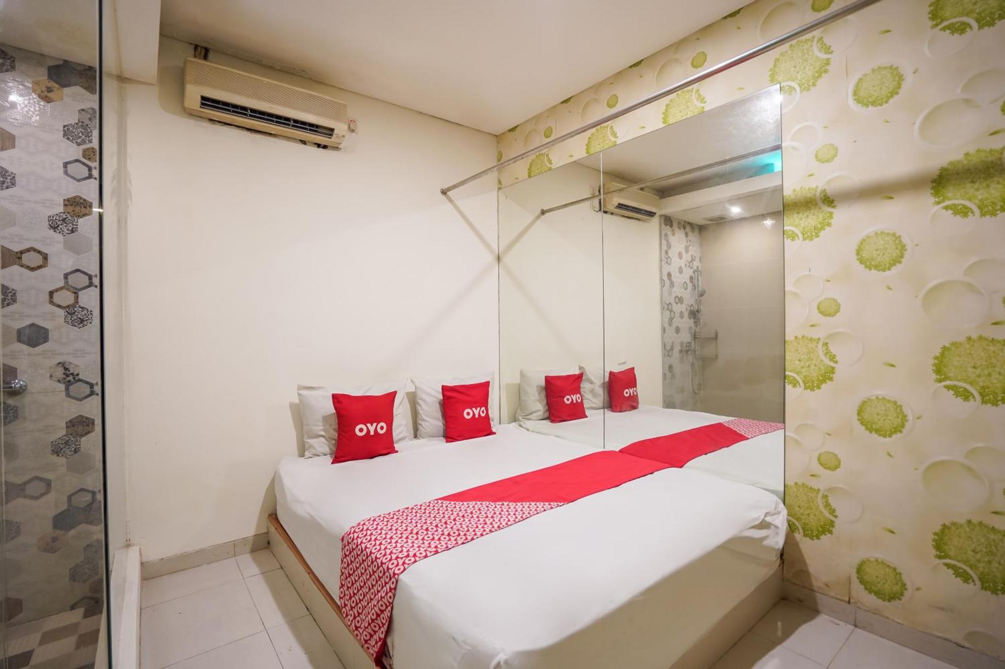 Super Oyo Capital O 92633 Spring Hotel Gubeng Surabaya Bagian luar foto