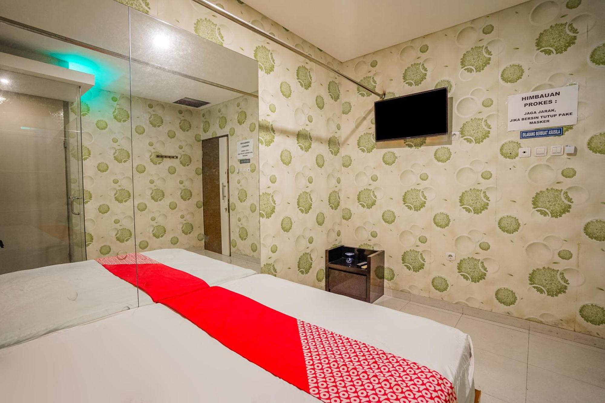 Super Oyo Capital O 92633 Spring Hotel Gubeng Surabaya Bagian luar foto