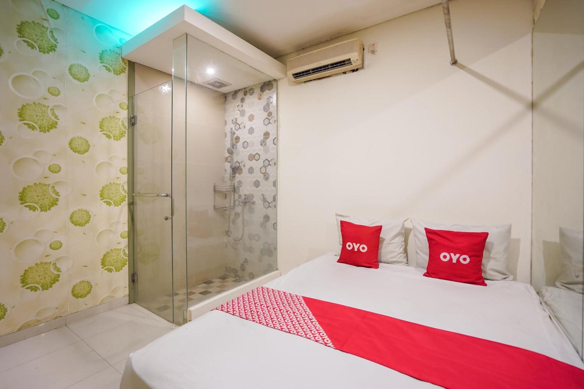 Super Oyo Capital O 92633 Spring Hotel Gubeng Surabaya Bagian luar foto