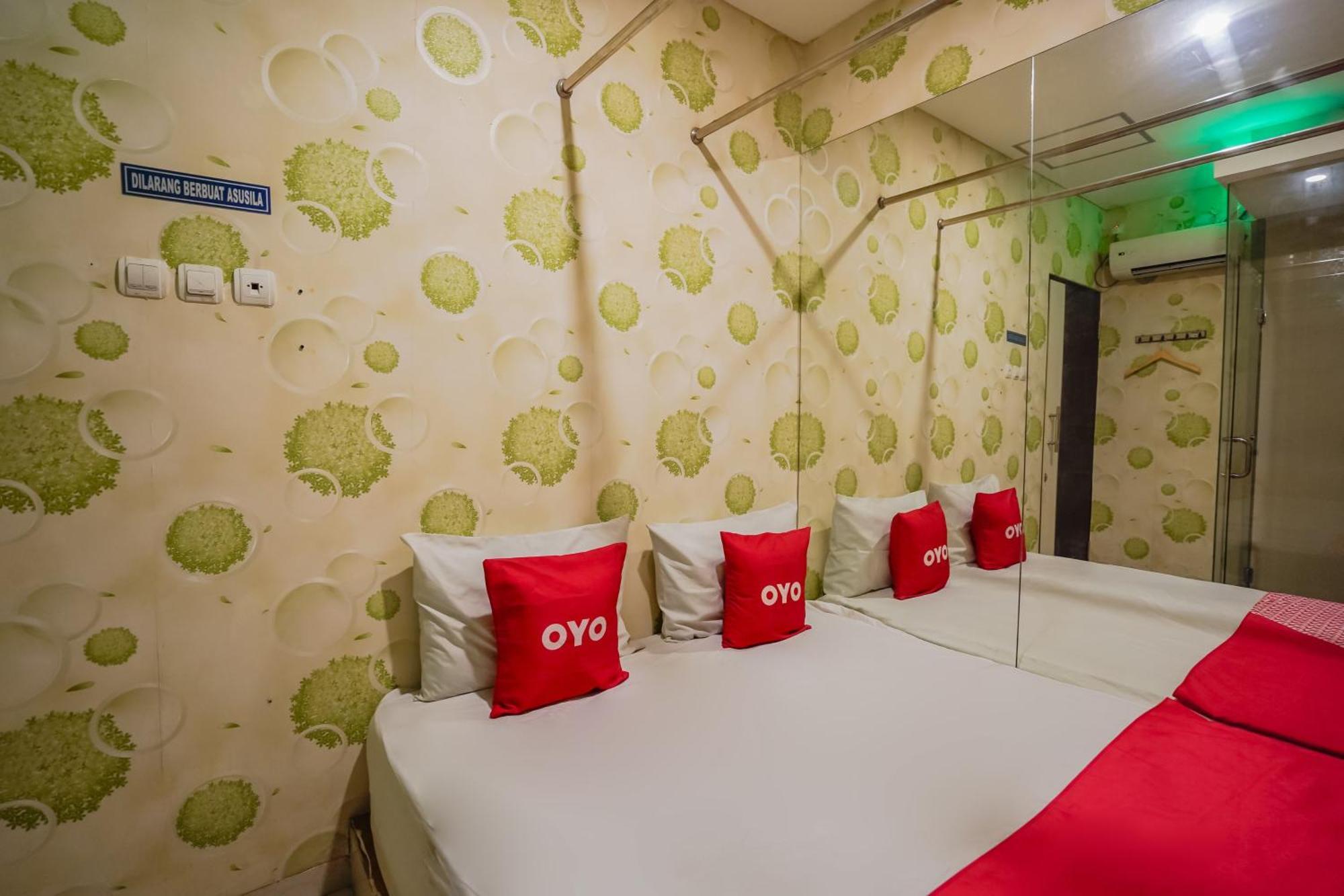 Super Oyo Capital O 92633 Spring Hotel Gubeng Surabaya Bagian luar foto