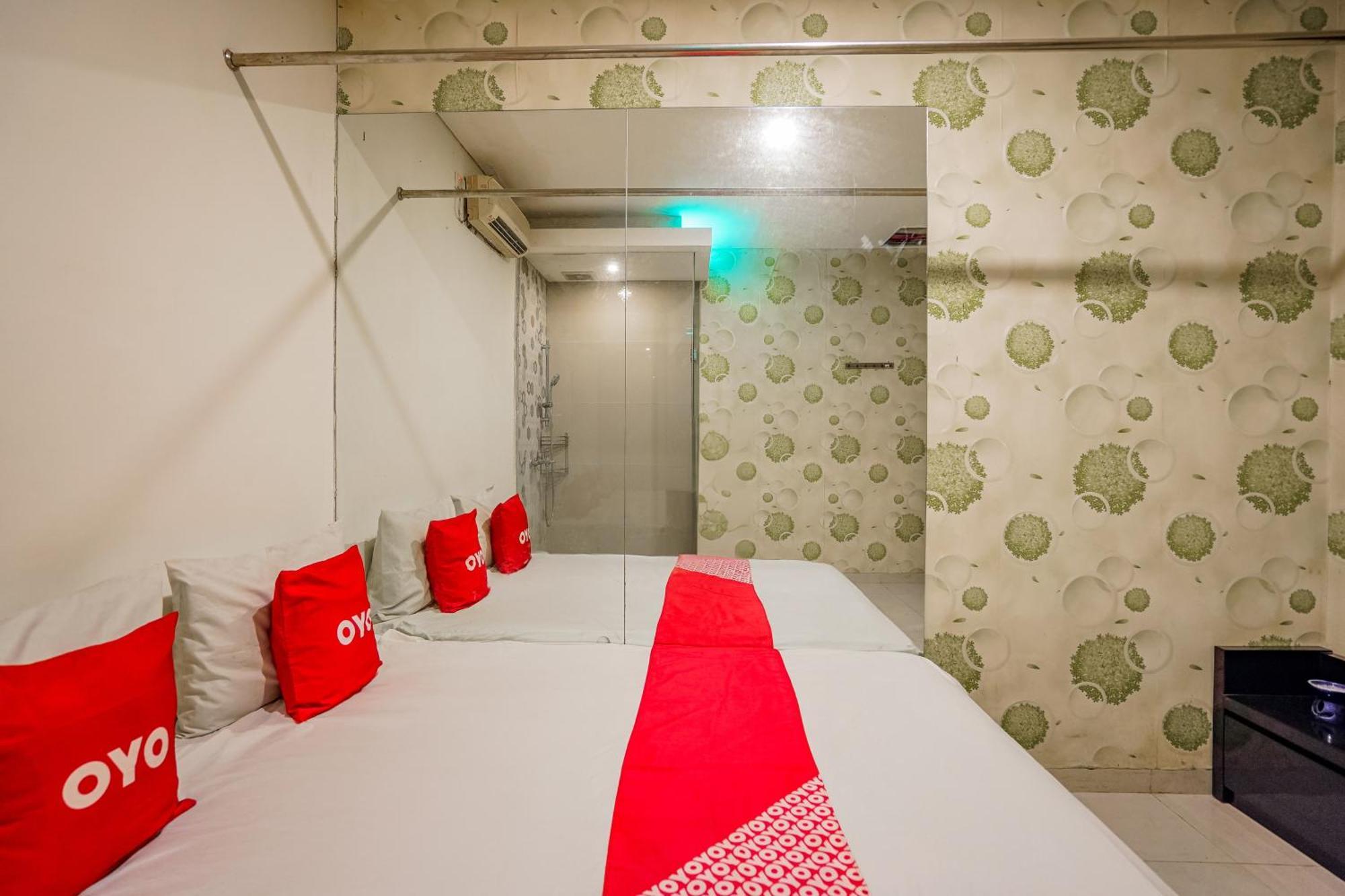 Super Oyo Capital O 92633 Spring Hotel Gubeng Surabaya Bagian luar foto