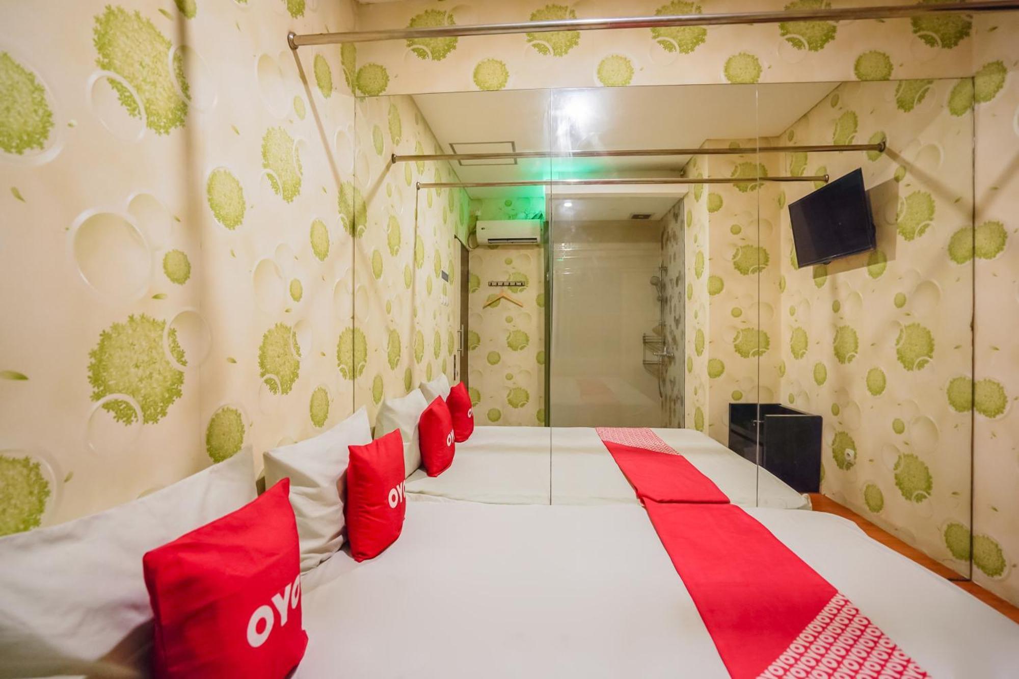 Super Oyo Capital O 92633 Spring Hotel Gubeng Surabaya Bagian luar foto