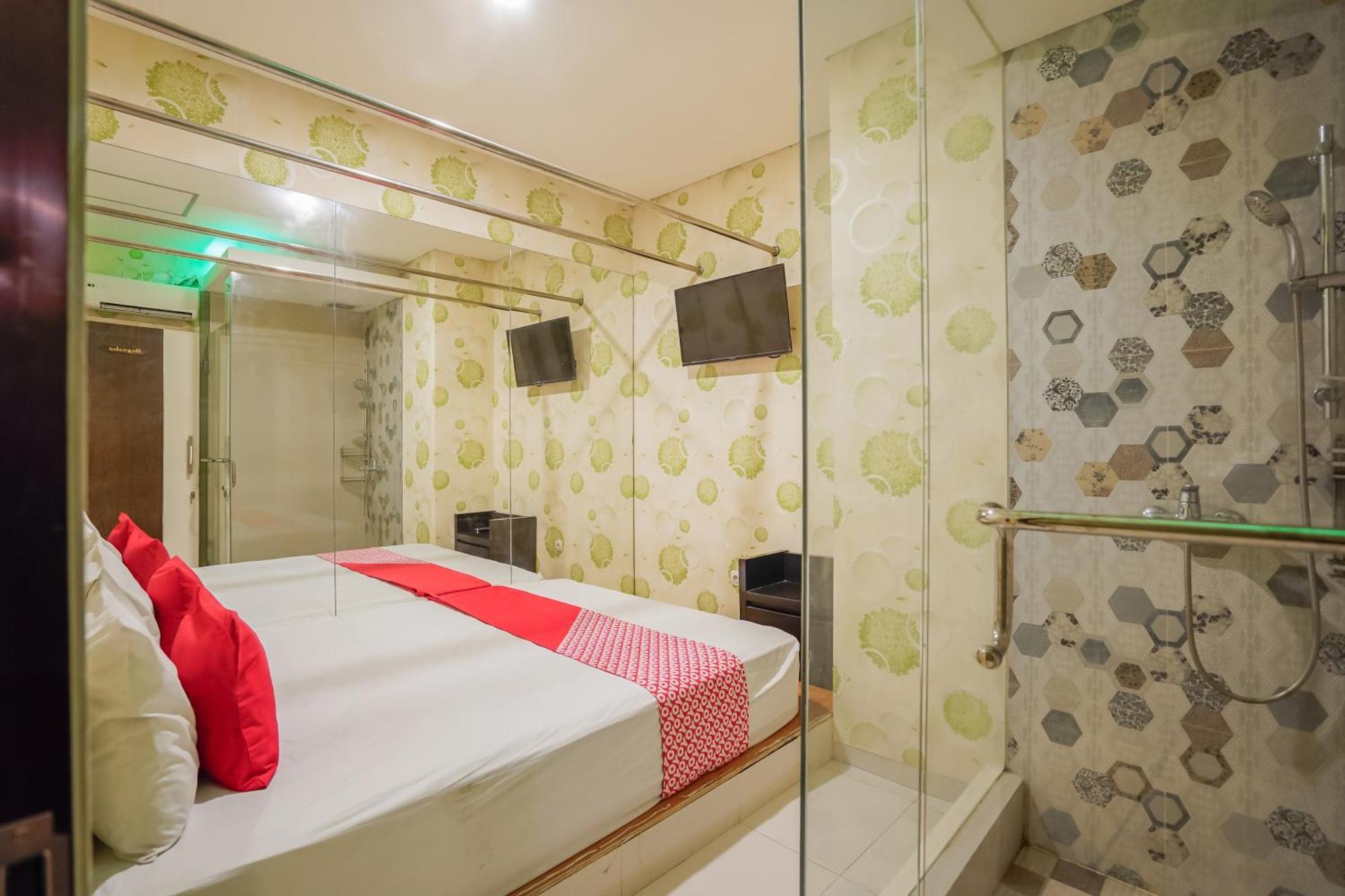 Super Oyo Capital O 92633 Spring Hotel Gubeng Surabaya Bagian luar foto